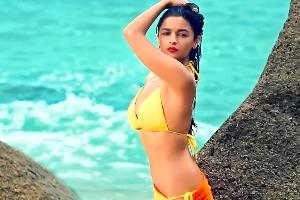6 alia bhatt hot yellow bikini.jpg Bollywood Bikini Actress Models